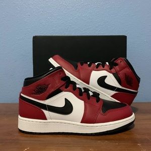 Jordan 1 Mid Chicago Toe